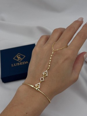 Luseda Zirkon Taşlı V & Kare Detaylı Gold Ayarlanabilir Şahmeran