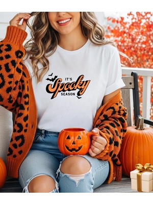 Aselinda Beyaz Bisiklet Yaka Spooky Baskılı Tişört (Kombin Yapmak Için 2 Ürün Ekleyiniz)