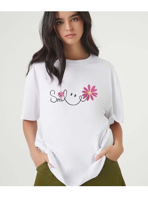 Aselinda Smile Baskılı Yeni Trend Kadın T-Shirt - Bisiklet Yaka Beyaz Tişört