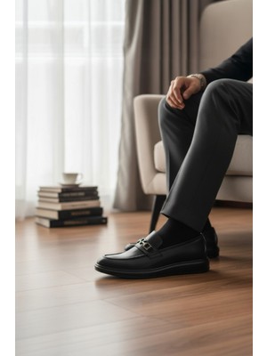 Enoch Hakiki Deri Siyah Metal Aksesuarlı Erkek Comfort Loafer