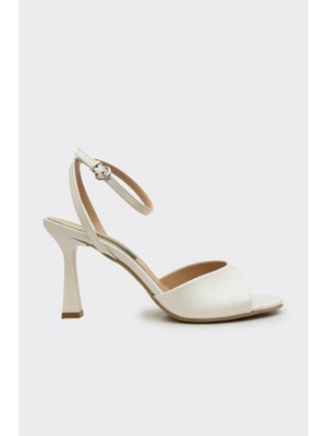 Derinet Bilekten Bantlı Kadın Abiye Ayakkabı