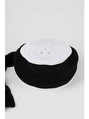 Sarıkhane Namaz Sarığı - Siyah Kumaş - Beyaz Takke - Çapraz Sarım - Nâli Şerif - 7 Metre (Züabeli)