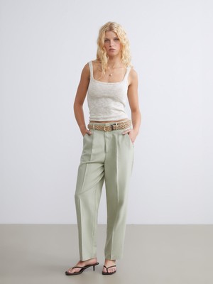 Lc Waikiki Yeni Sezon Beli Kemerli Havuç Kesim Kadın Pileli Pantolon