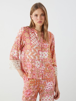 Lc Waikiki Yeni Sezon Kaçık Yaka Çiçekli Kroşe Detaylı Kadın Gömlek