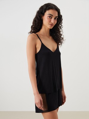 Lc Waikiki Yeni Sezon V Yaka Kadın Şortlu Pijama Takımı