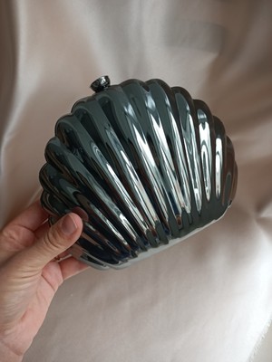 Hegef Bag Kadın Metal Kaplama  Ekstra Zincirli Istiridye Deniz Kabuğu Model Abiye ve Özel Gün Portföy Çanta