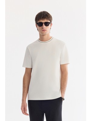 AVVA Erkek Ekru Bisiklet Yaka Kolay Ütülenen Regular Fit T-Shirt A61Y1034