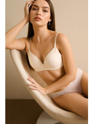 DeFacto Dantel Detaylı Tül Kaplı Pedli Balenli Tişört Bra G2638AX26SM