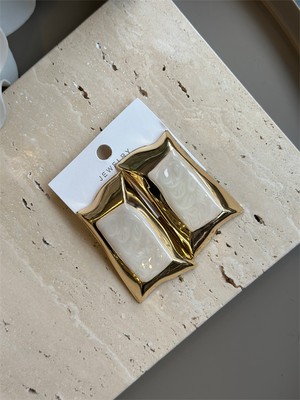 Flamex Mineli Kıvrımlı Küpe - Krem