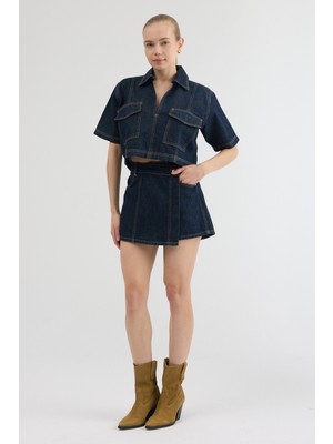 Moviment Koyu Lacivert Gömlek Yaka Cep Detaylı Üst ve Asimetrik Düğmeli Kot Şort Etek Urban Stil Ikili Takım