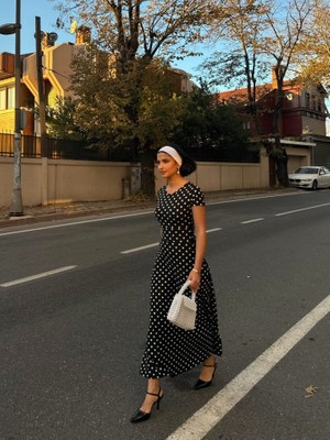 Adisia Kadın Kısa Kollu Bisiklet Yaka Puantiyeli Maksi Örme Krep Elbise