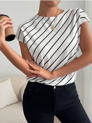 Adisia Kadın Kısa Yarasa Kollu Bisiklet Yaka Çizgi Desenli Atlas Bluz