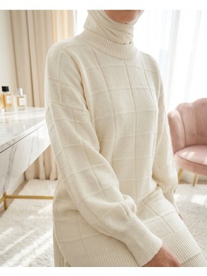 Modamorfo Kare Desenli Yırtmaçlı Yumoş Triko Tunik   -Krem