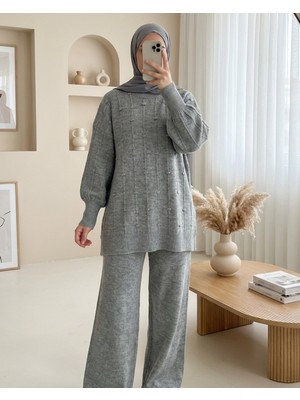 Moda Morfo Yanı Yırtmaçlı Ponponlu Yumoş Triko Kazak  -Gri