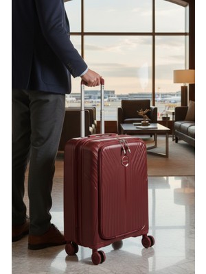 United Colors Of Benetton Benetton 8010 Laptop Bölmeli Küçük Boy Polipropilen Kırılmaz Valiz  Tekerlekli Valiz