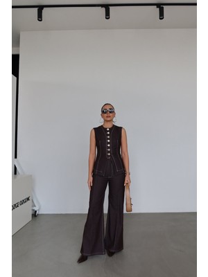 Özge Özgenç Önü Dikiş Detaylı Geniş Paça Pantolon