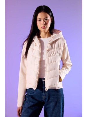 DeFacto Rüzgar Geçirmez Kapüşonlu Şişme Mont G8257AX25WN