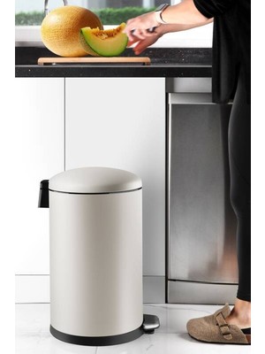Primanova Bombe Kapaklı Yumuşak Kapanan Çelik Çöp Kovası 30 Lt - Mat Bej & Iç Kısım Siyah