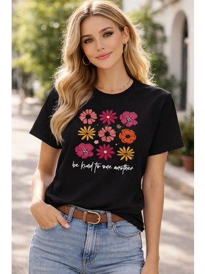 herkesemoda Çiçekler  Baskı Detaylı Basic T-Shirt