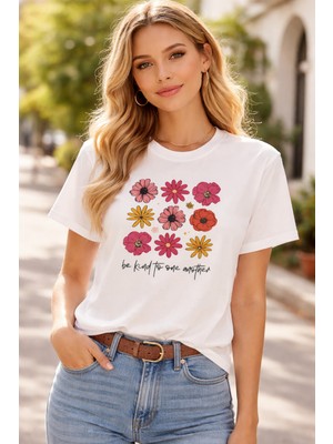 herkesemoda Çiçekler  Baskı Detaylı Basic T-Shirt