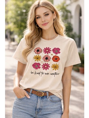 herkesemoda Çiçekler  Baskı Detaylı Basic T-Shirt