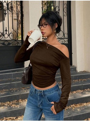 Blue Street Kadın Asimetrik Omuz Uzun Kollu Büzgülü Dar Kesim Kısa Tişört