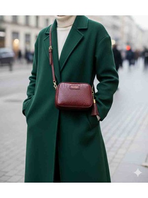 Colorshere Kadın Bordo Krokodil Desenli Zincir Detaylı Püsküllü Omuz ve Çapraz Çanta