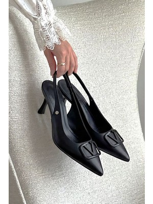 Gökhan Talay Rosalinda Esnek Yumuşak Kaymaz Taban (8 Cm) Siyah Cilt  Açık Lastikli V Toka Kadın Topuklu Ayakkabı