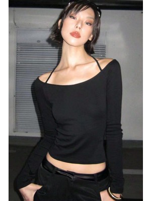 Tarz Cool Kadın Beyaz Renk Yuvarlak Yaka Bağcıklı Uzun Kollu Tişört