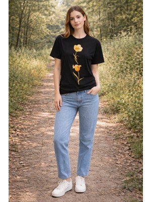 herkesemoda Sarı Çiçek Baskı Detaylı Basic T-Shirt
