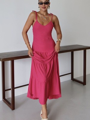 Trendseninle Kadın Pembe Askılı Bağlama Detaylı Maxi Boy Krinkıl Elbise