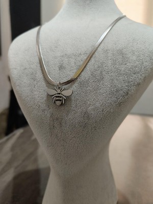 The Originals Kadın Çelik Italyan Arı Charmlı Gümüş Renk Kolye