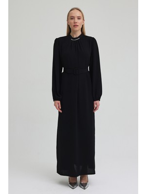 Vavinor Yakası Taşlı Kemerli Elbise - Siyah