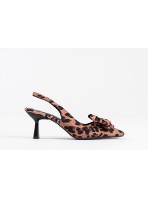 Trendella Leopar Fiyonklu Kitten Topuklu Slingback Kadın Ayakkabı TR08MS24D