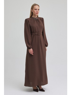 Vavinor Yakası Taşlı Kemerli Elbise - Vizon