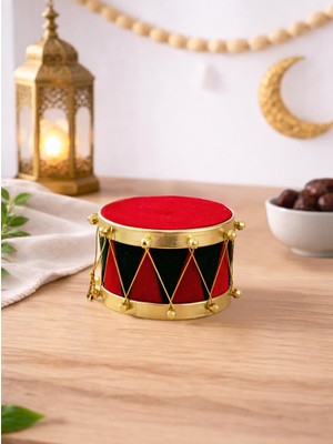 Parti Adresi Ramazan Temalı Davul Süs – Dekoratif Masa & Duvar Süsü 13 cm