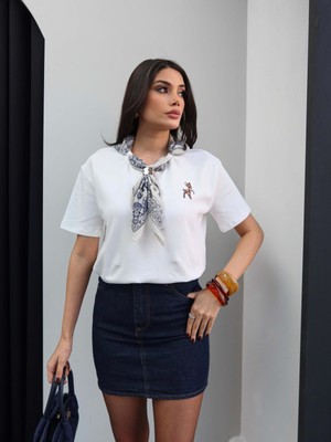 Esra Helvacı Şallı Aksesuar Detay Tshirt