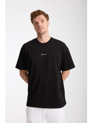 Tarz Cool Erkek Beyaz Milano Nakış Yazılı Oversize Bisiklet Yaka T-Shirt