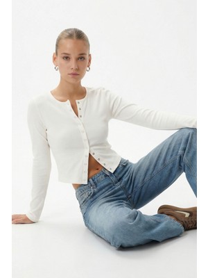 Ritnice Kadın Karmen Düğme Detaylı Uzun Kollu Beyaz Basic Top / Bluz