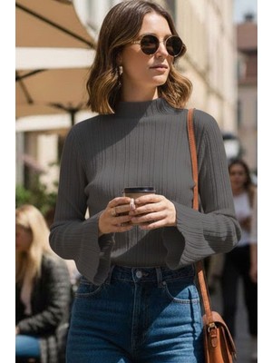 Tarz Cool Kadın Ispanyol Kol Yarım Balıkçı Detaylı Triko Kazak