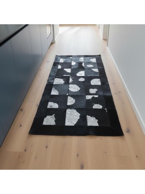 Siyah ve Beyaz Desenli Dana Derisi Patchwork Halı