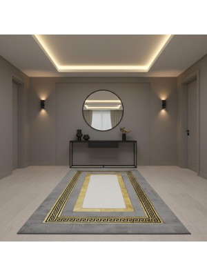 Gri Zeminli Altın Klasik Bordür Detaylı Peluş Halı – Yumuşak Dokulu, Şık ve Dekoratif Halı
