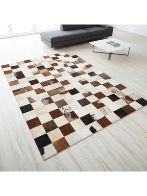 Kahverengi, Siyah ve Beyaz Tonlu Dana Derisi Patchwork Halı – El Yapımı Doğal Deri Dekoratif Halı
