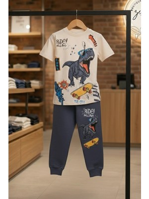 Zekalya Erkek Çocuk Kaykaylı Dinozor Baskılı Takım - %100 Pamuk Süprem Penye Üst ve 2 İplik Alt - Antrasit