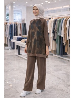 Moda Tesettür Kupra Kumaş Desenli Ikili Takım – Yan Fermuarlı Tunik & Bol Paça Pantolon – Rahat Şık Günlük Kombin