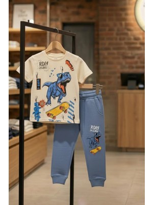 Zekalya Erkek Çocuk Kaykaylı Dinozor Baskılı Takım - %100 Pamuk Süprem Penye Üst ve 2 İplik Alt - İndigo Mavi