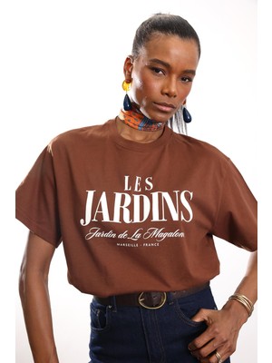 5in1Canpolat Kahverengi Les Jardıns Yazılı Tişört