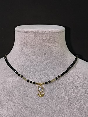 Vulwox Siyah Boncuklu Lale Kolye
