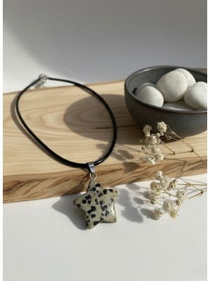 Meneva Aksesuar Dalmaçyalı Benekli Jasper Doğal Taş Deri Ipli Yıldız Kolye