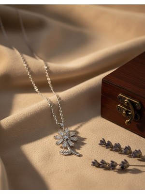 Meneva Aksesuar Baget Zirkon Taşlı Çiçek Figürlü Çelik Kolye